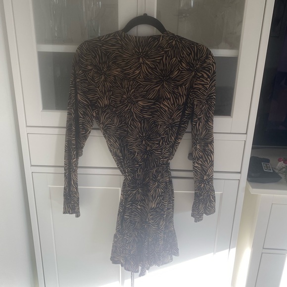 Women’s gold and black tie dress - Picture 2 of 2